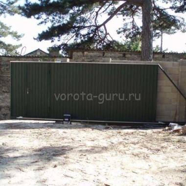 Автоматические откатные ворота с калиткой в Ялте 01